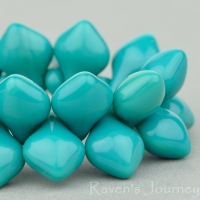 Spade (11x8mm) Turquoise Green Opaque
