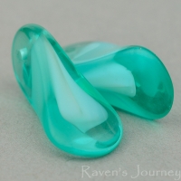 Duckbill (9x18mm) Aqua Green (Vaseline)Transparent with Opaque White Core